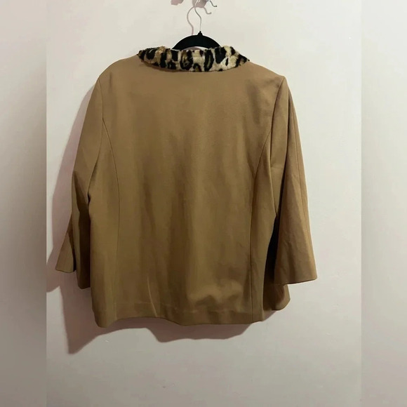 CHICO'S FAUX FUR CHEETAH PRINT COLLAR JACKET - Picture 4 of 4